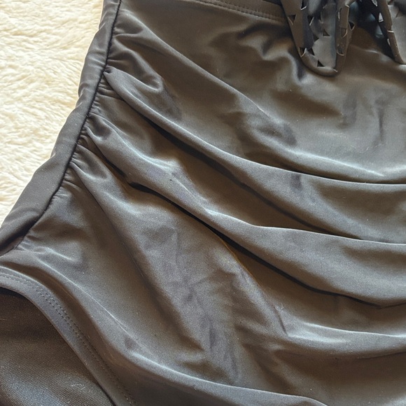 Black Strapless Ruffled One-Piece Swimsuit - Picture 2 of 8